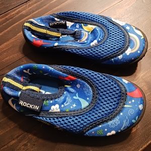 Rockin toddler water shoes, size 5